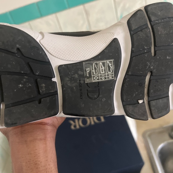 I’m selling my DIOR B22s only warn once brand new still with box. - Picture 4 of 5